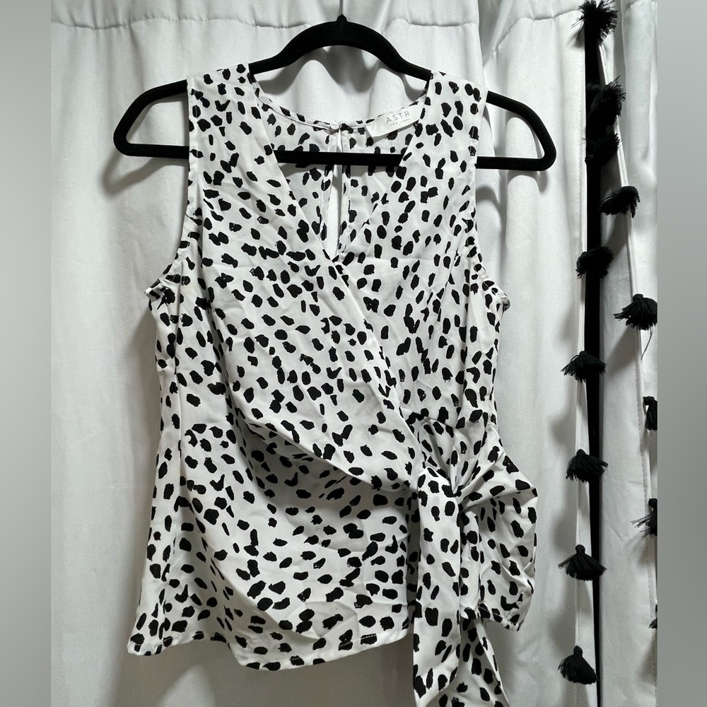 ASTR Sleeveless Blouse